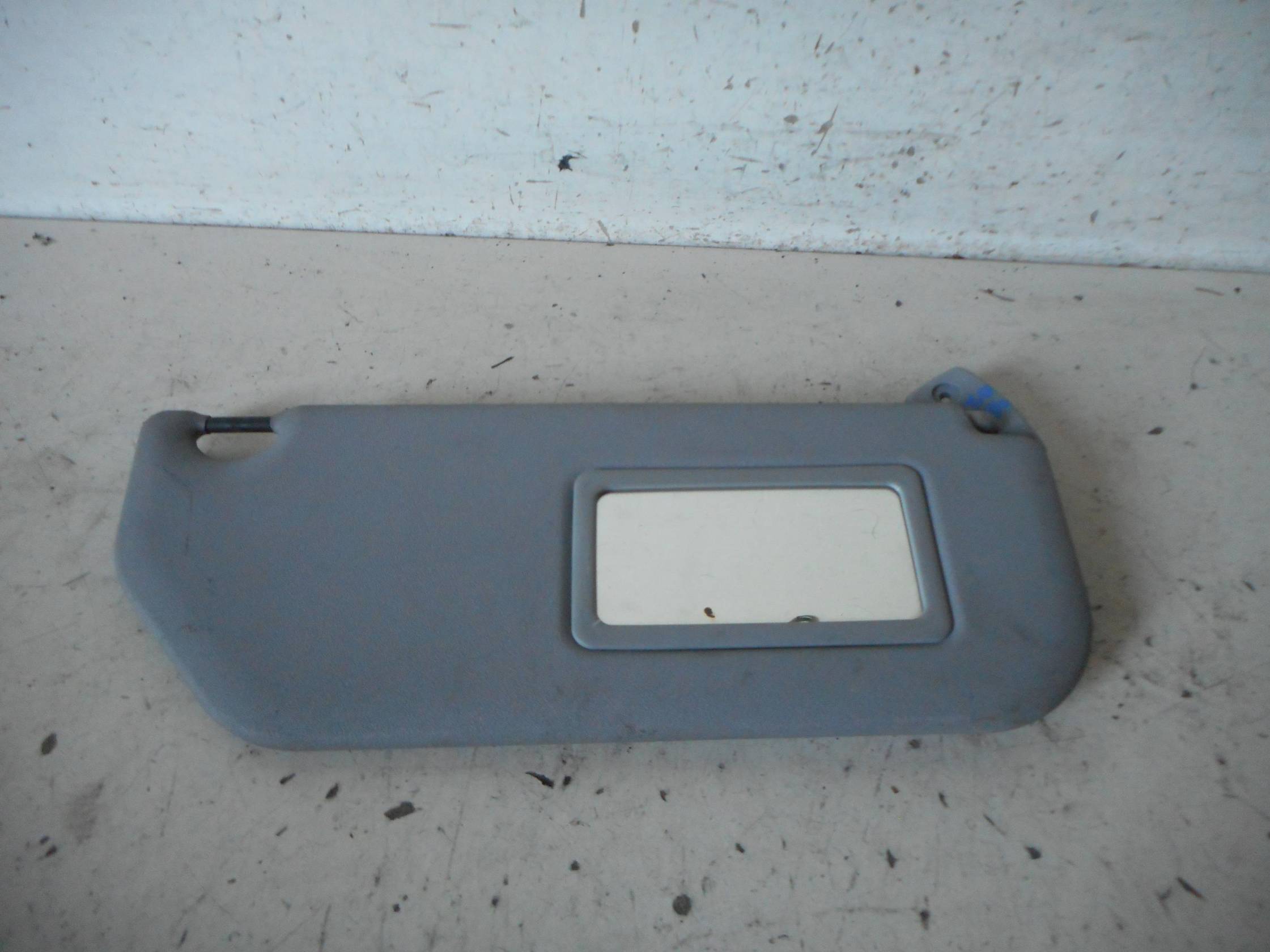 Aletta parasole parabrezza dx.